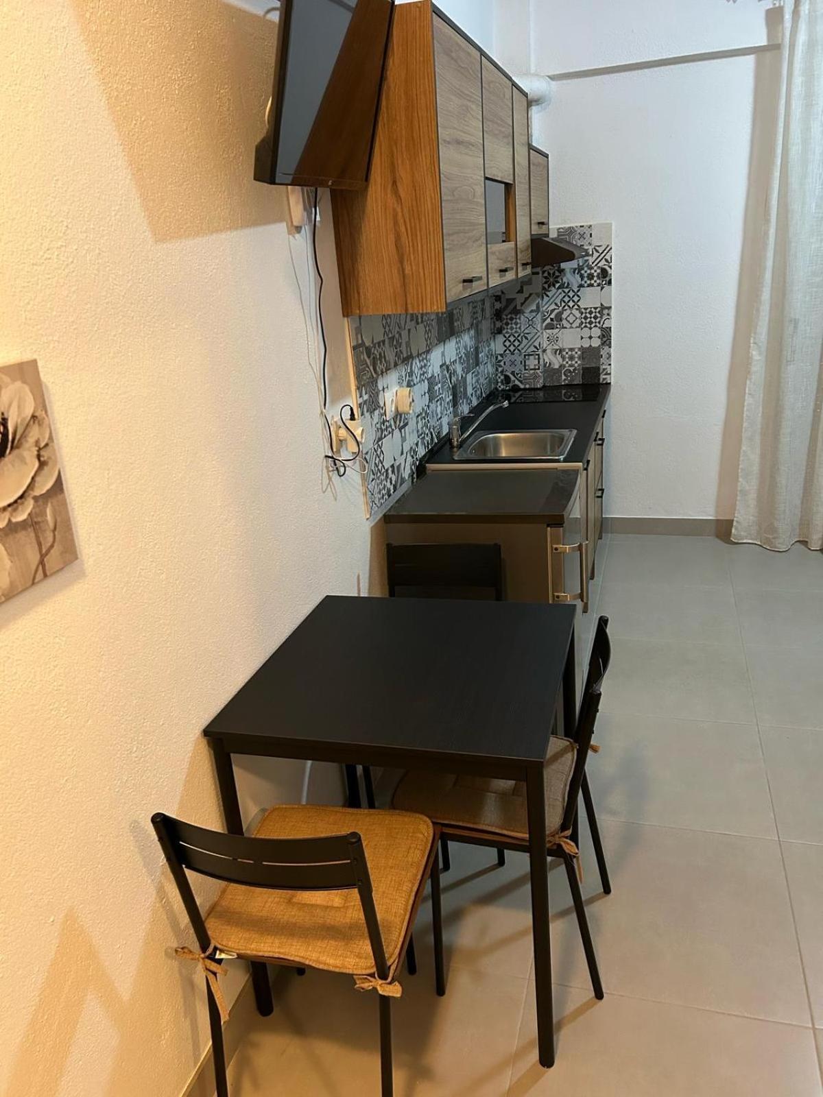 Mimi'S Apartments 波利克罗诺 外观 照片